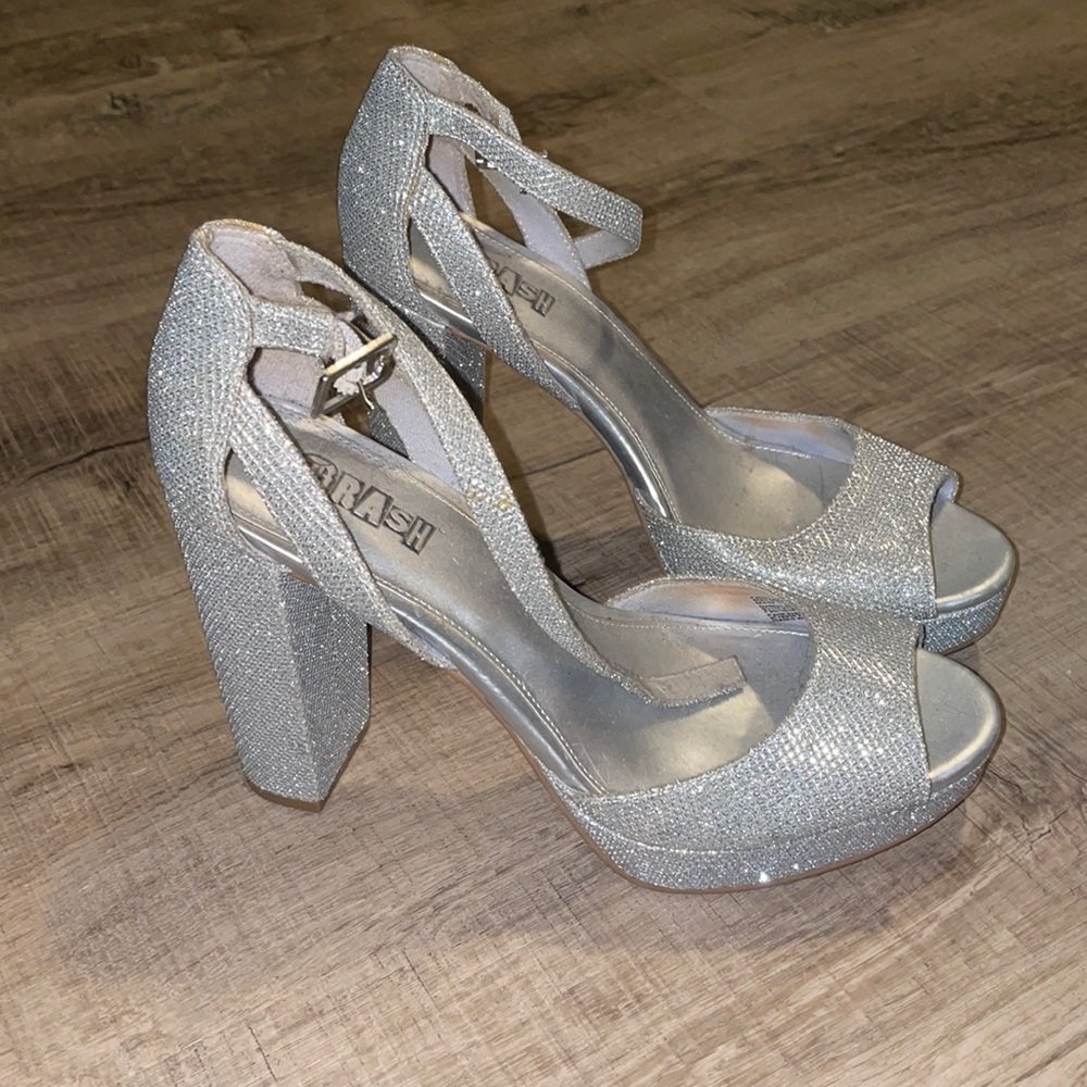 Silver sparkly pumps